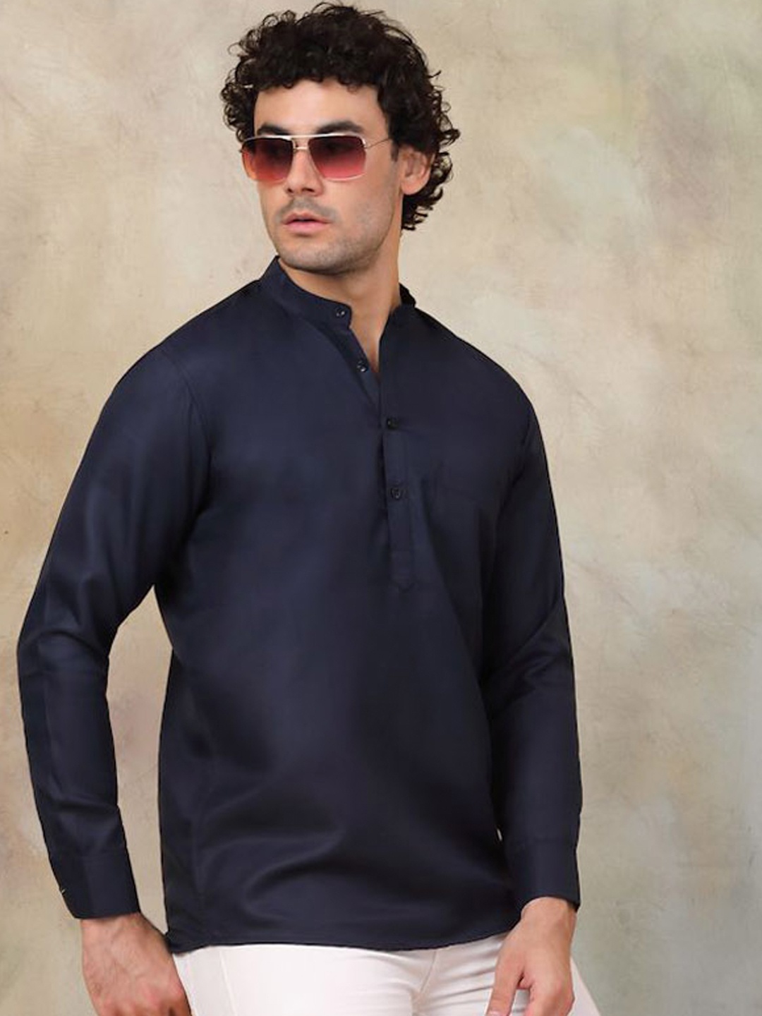 

Jompers Mandarin Collar Regular Sleeves Short Kurta, Navy blue