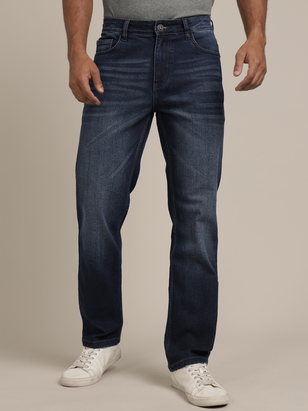 

The Roadster Lifestyle Co. Men Jean Navy Blue Thread Boutique Light Fade Stretchable Jeans