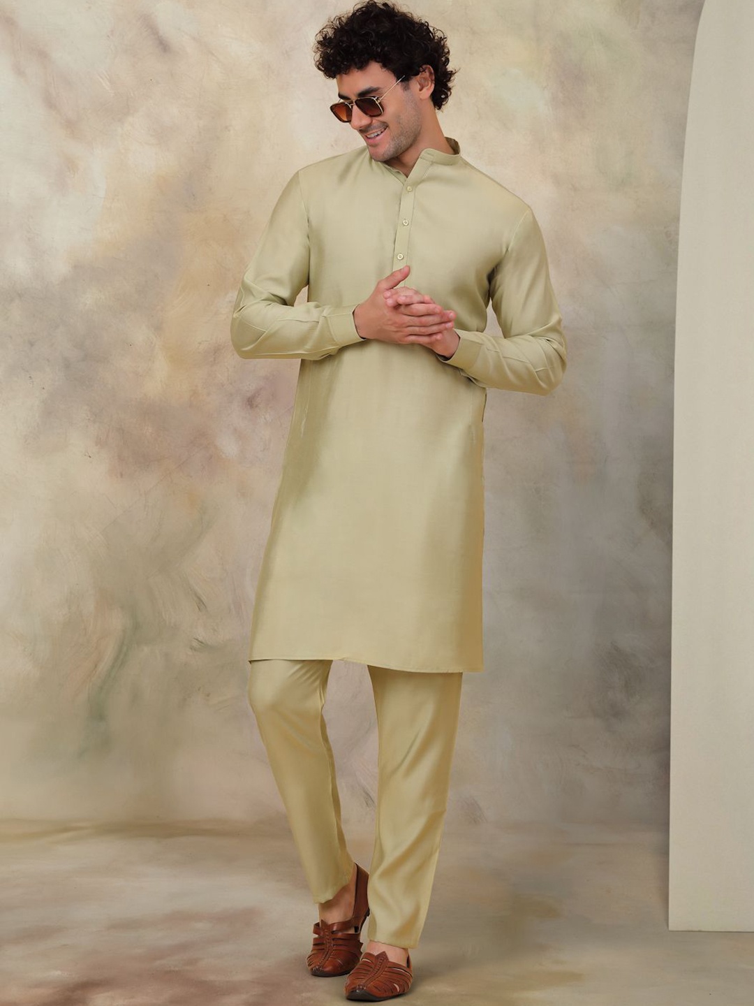 

Jompers Mandarin Collar Regular Straight Kurta with Trousers, Green