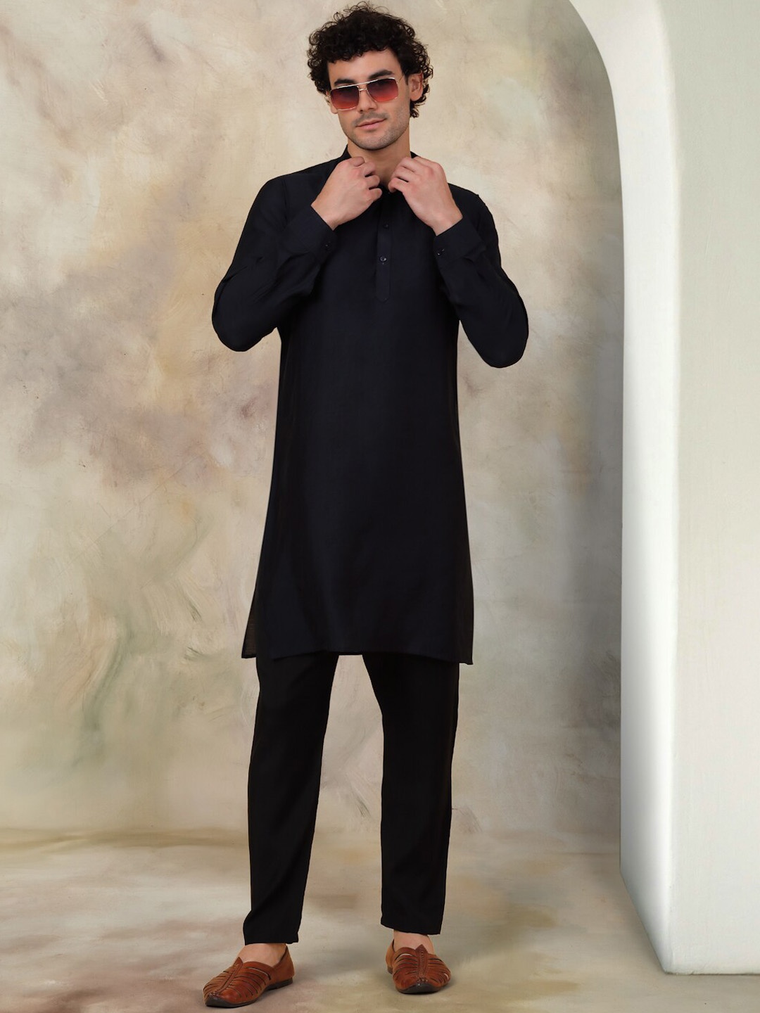 

Jompers Mandarin Collar Regular Straight Kurta with Pyjamas, Black