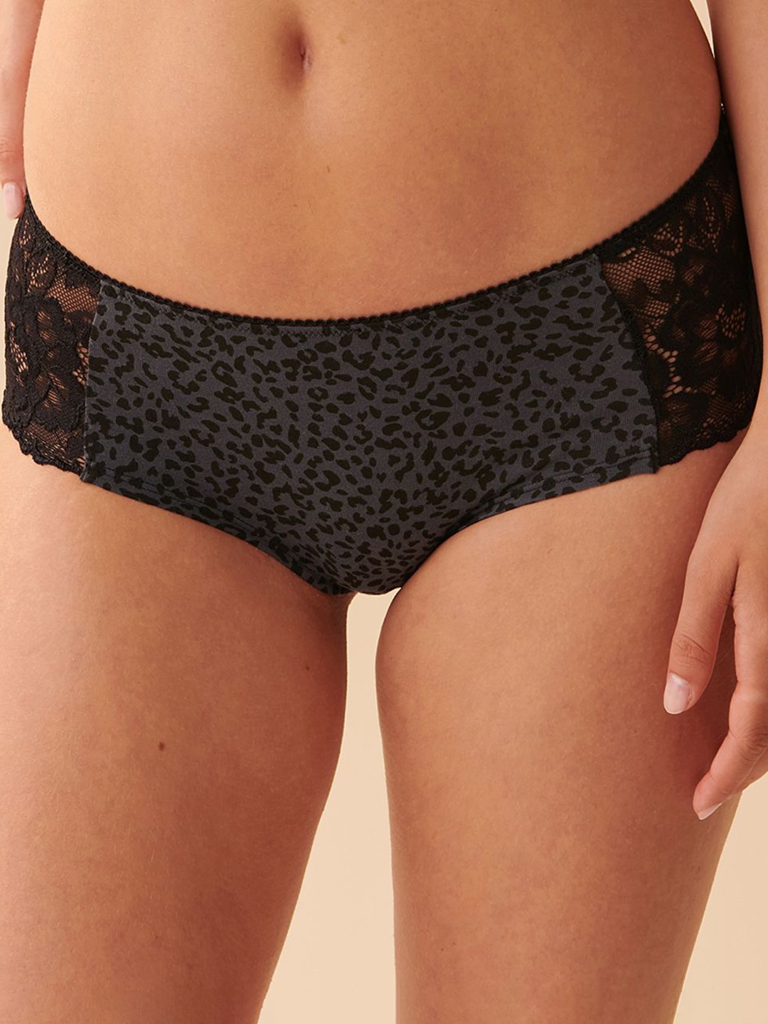 

La Vie en Rose Cotton & Scalloped Lace Detailed Hipster Briefs, Black