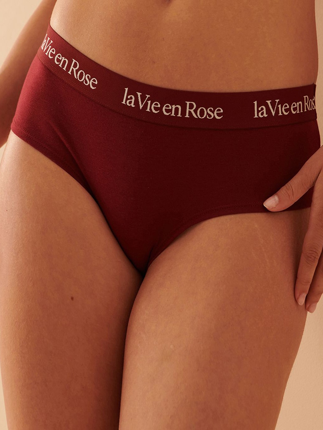 

La Vie en Rose Mid-Rise Logo Elastic Band Hipster Briefs, Red