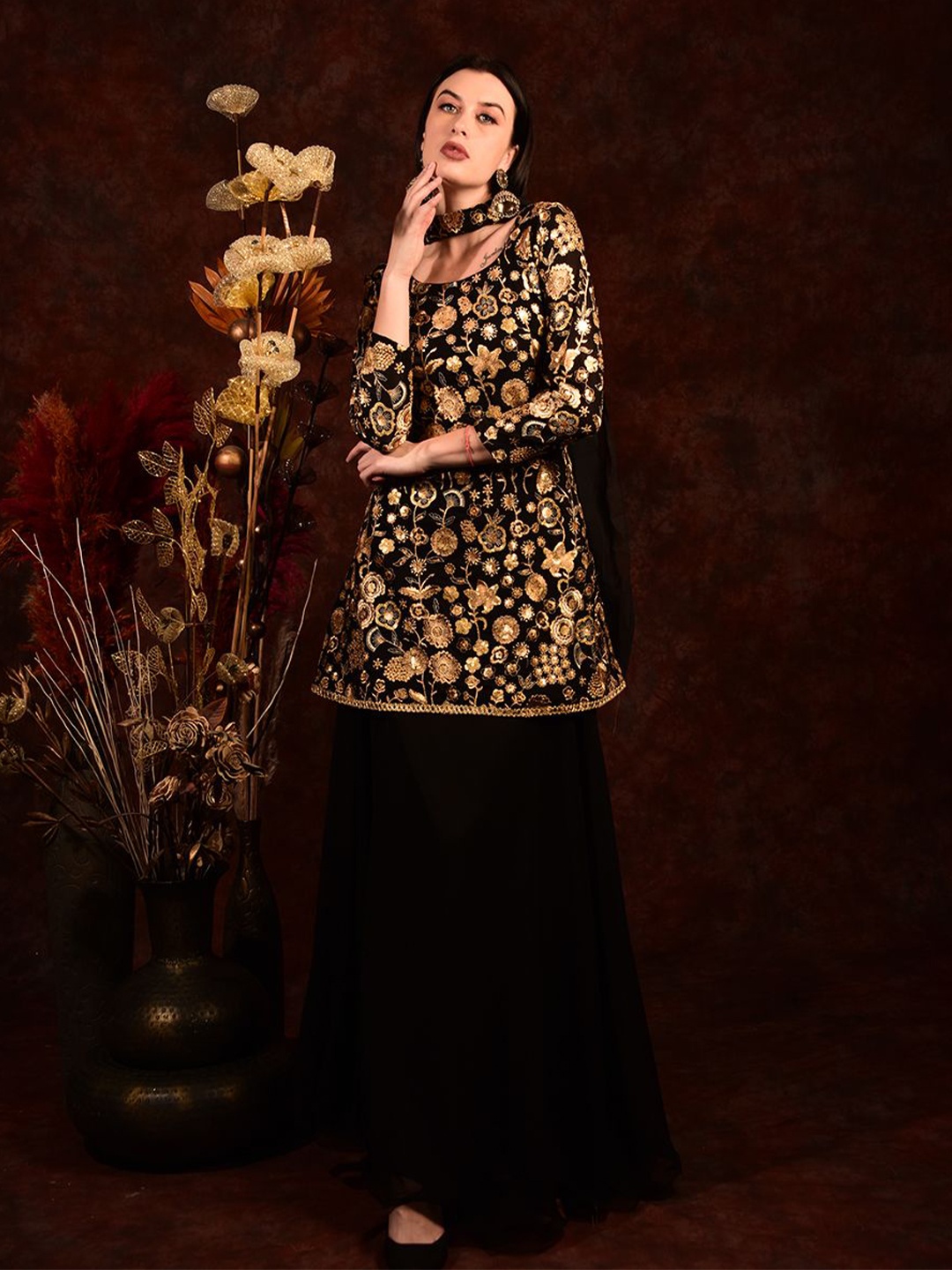 

Laalzari Ready to Wear Lehenga & Blouse With Dupatta, Black