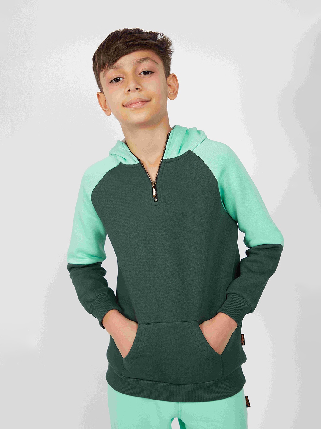 

Bombay High Boys Hooded Kangaroo Pocket Sweatshirt, Green