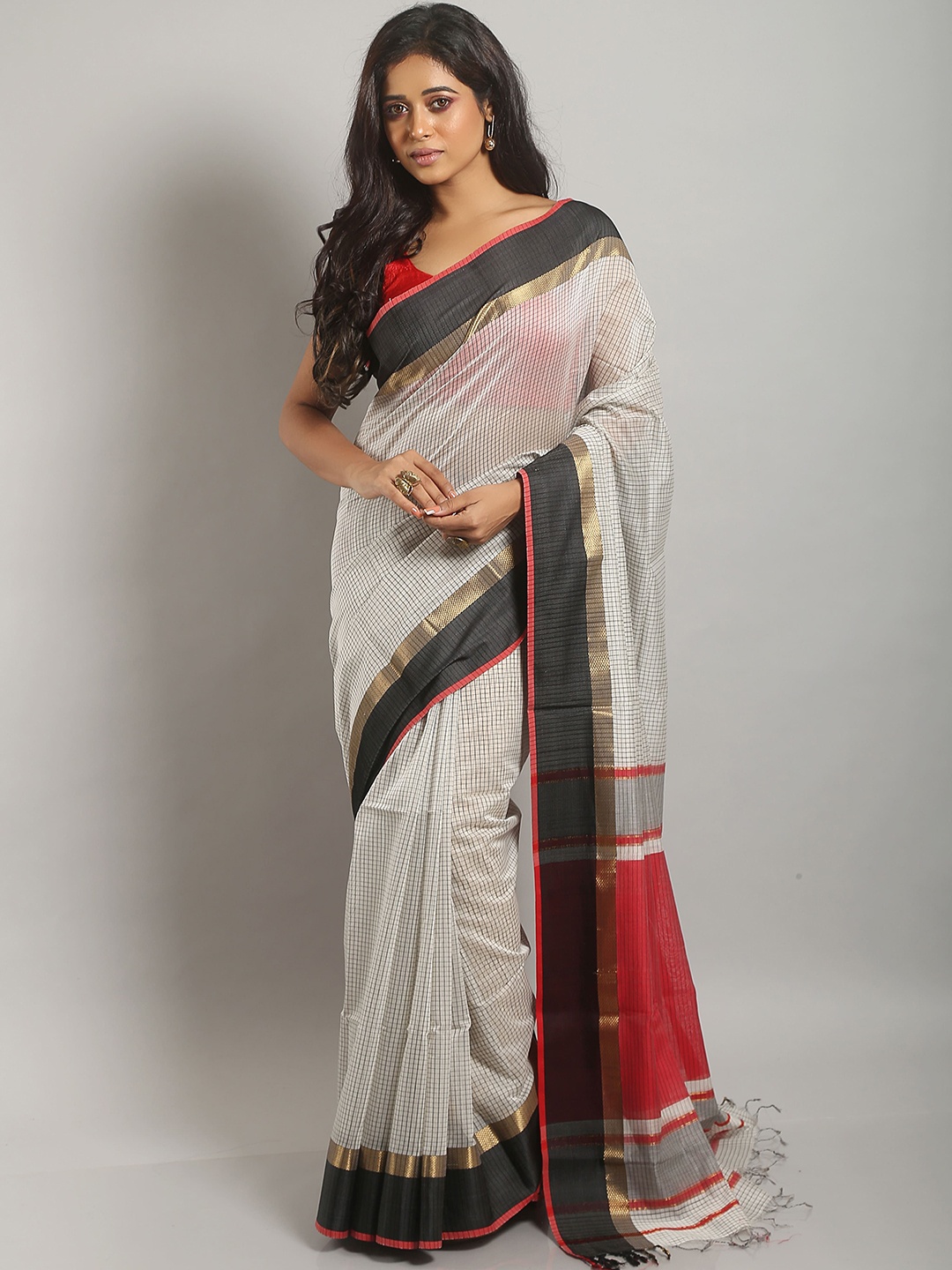 

Urbane Essence Zari Tissue Saree, Black