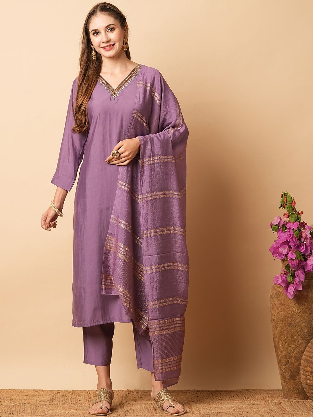 

FASHOR Ethnic Motifs Yoke Design Regular Zardozi Kurta with Trousers & Dupatta, Purple