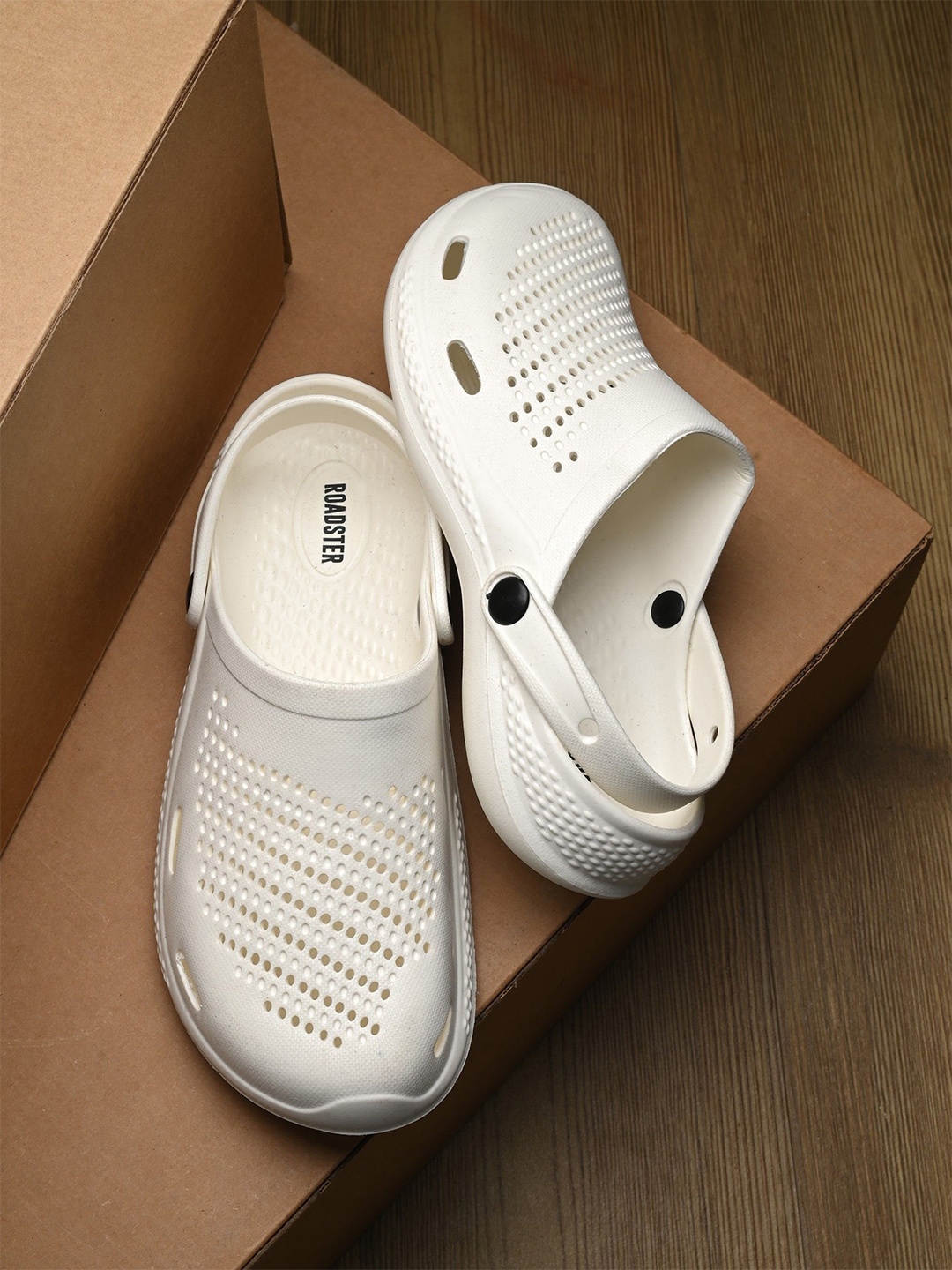 

The Roadster Lifestyle Co. Men White Textured Slip-On Clogs