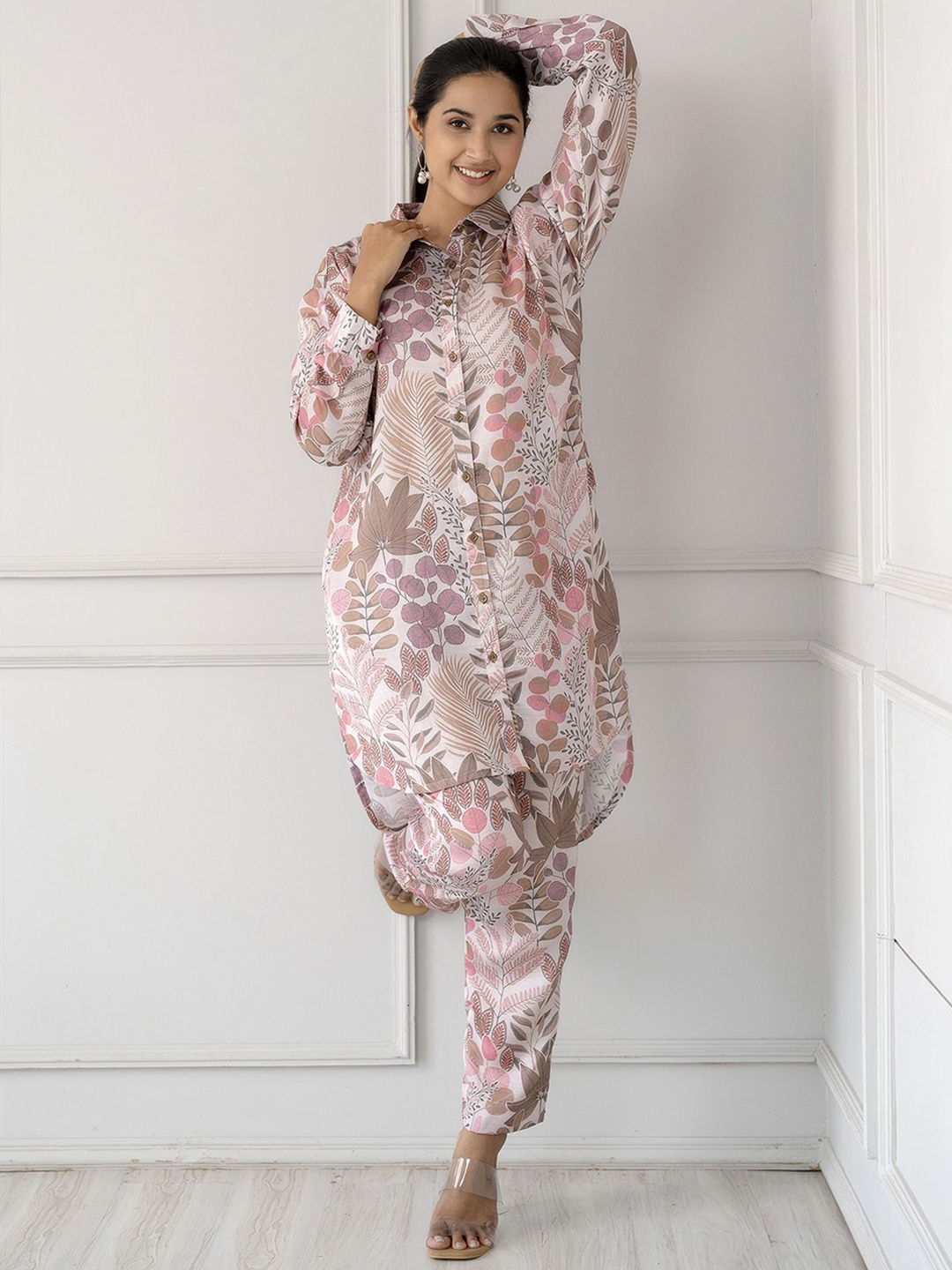 

Chandbaali Floral Printed Shirt Collar Tunic With Trousers, Cream