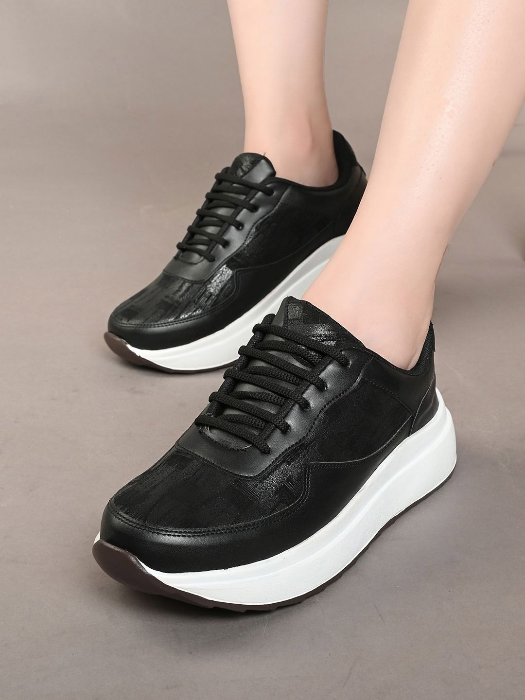 

XE Looks Women Textured Lightweight Memory Foam Sneakers, Black