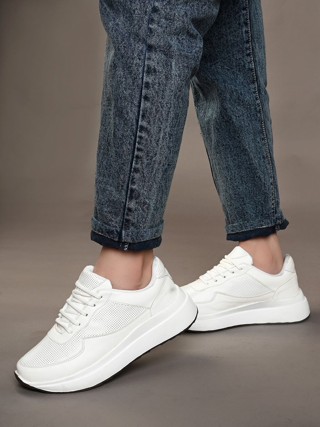

XE Looks Women Textured Lightweight Memory Foam Sneakers, White