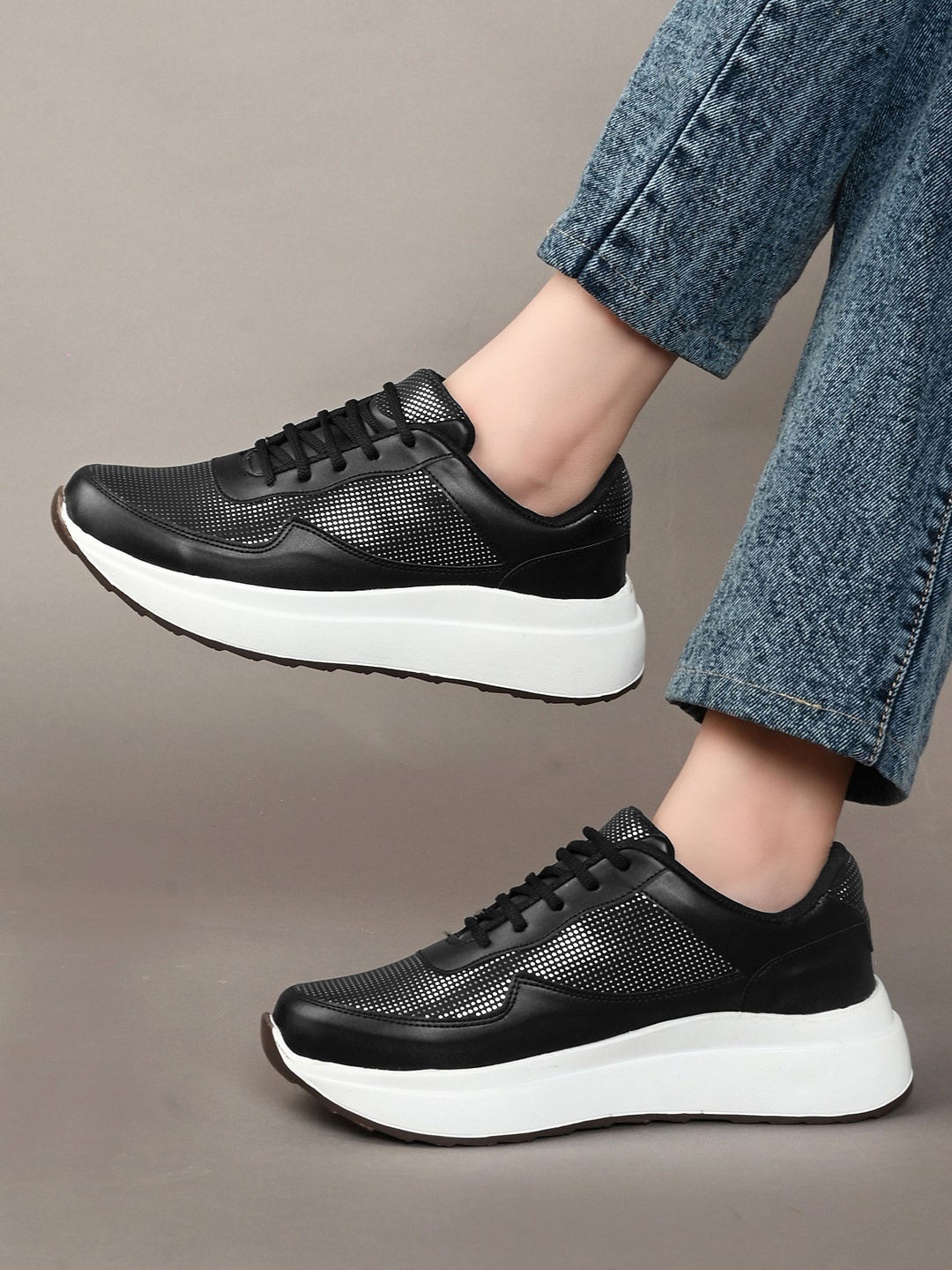 

XE Looks Women Textured Lightweight Memory Foam Sneakers, Black