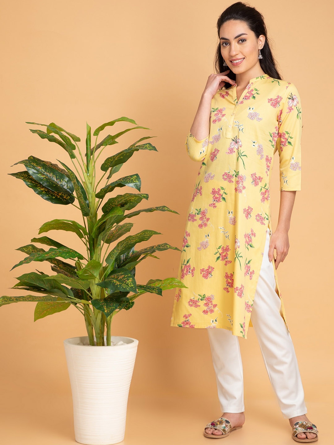

SUTI Mandarin Collar Floral Printed Straight Kurta, Yellow