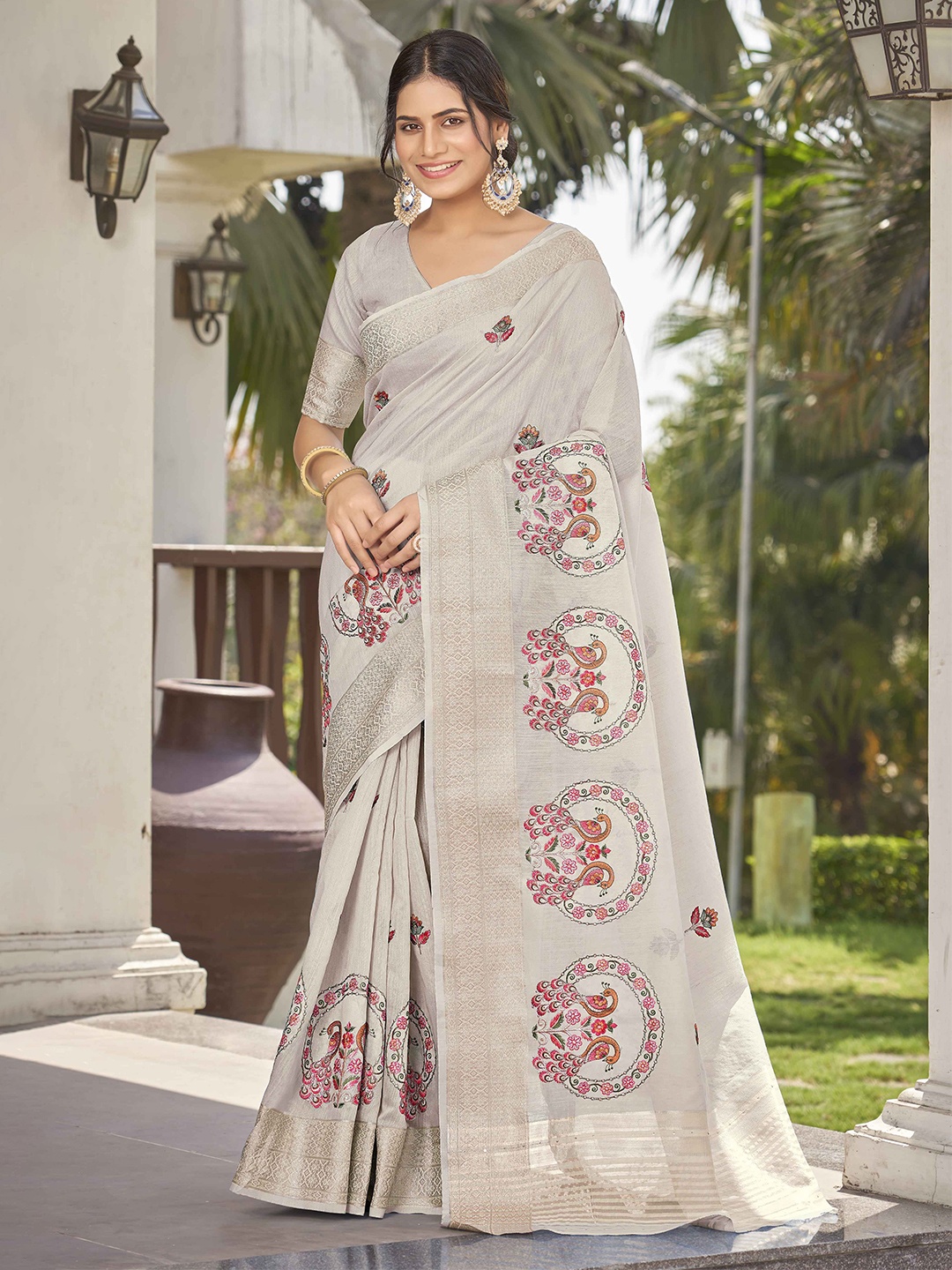 

MANOHARI Ethnic Motifs Zari Saree, Beige