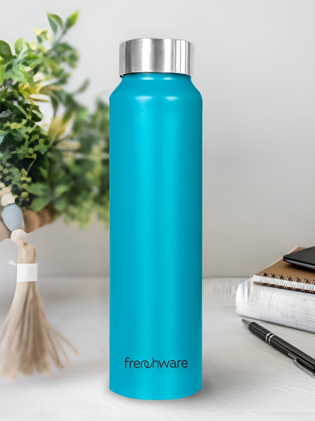 

Frenchware Turquoise Blue & Black Single Stainless Steel Printed Water Bottle 1L