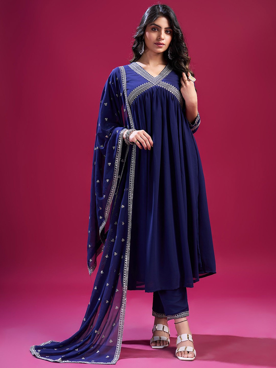 

Fashion FRICKS Floral Yoke Design V-neck Regular Straight Kurta with Trousers & Dupatta, Turquoise blue