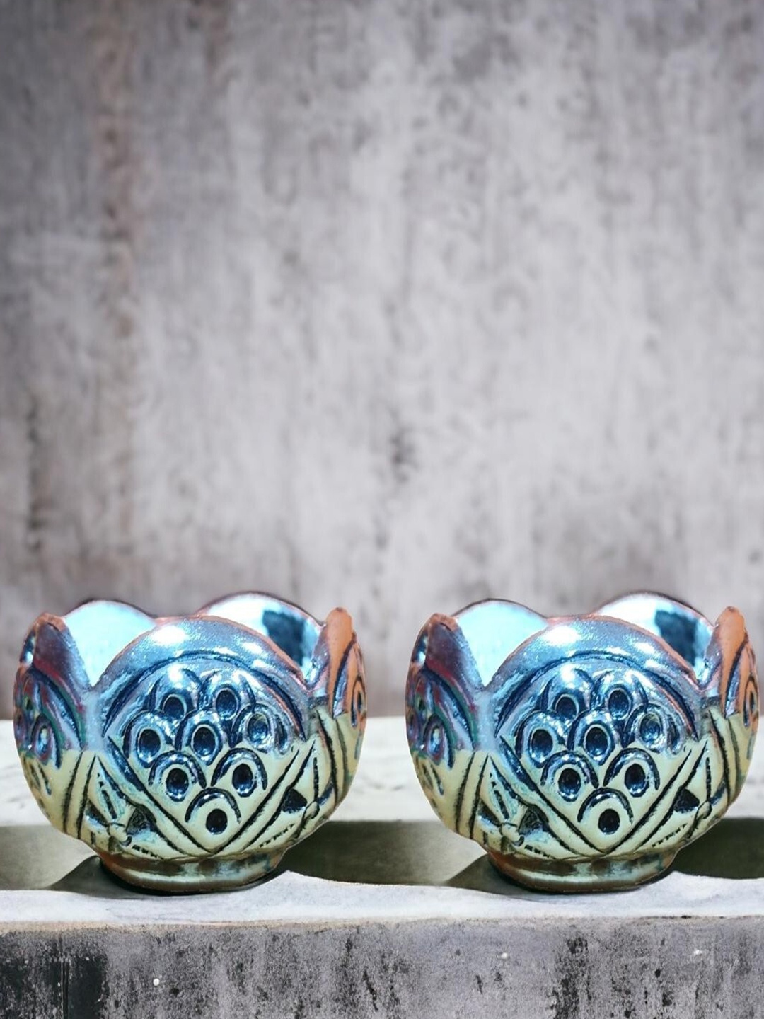 

Sigaram Silver Toned Textured Kum Kum Cup