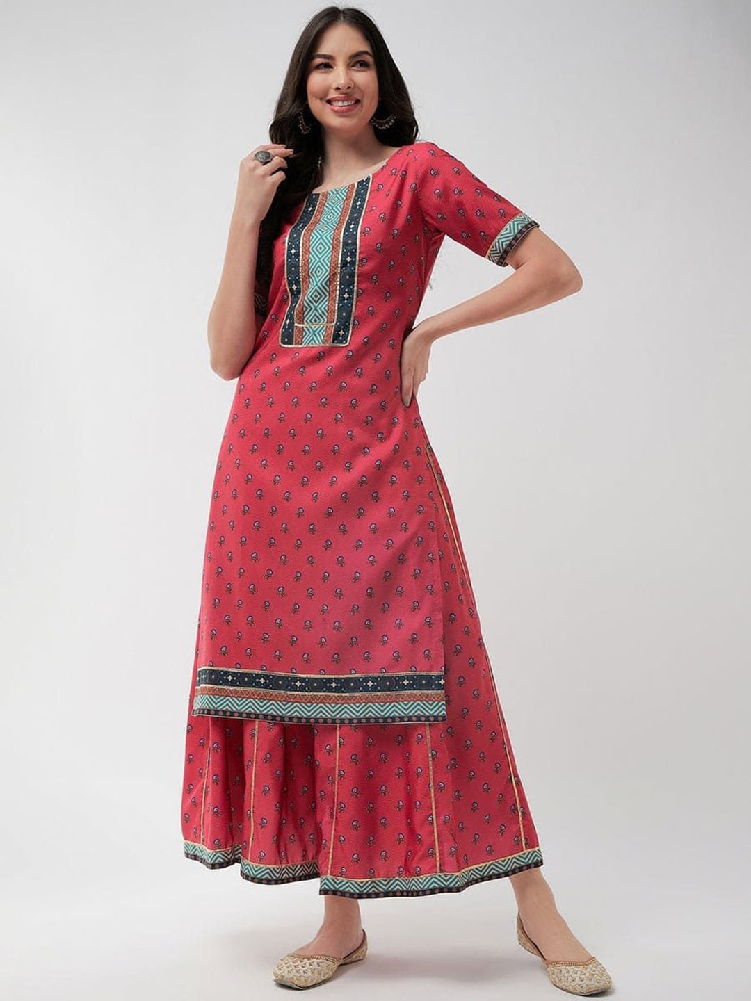 

Pannkh Floral Printed Gotta Patti Straight Kurta With Palazzos, Pink