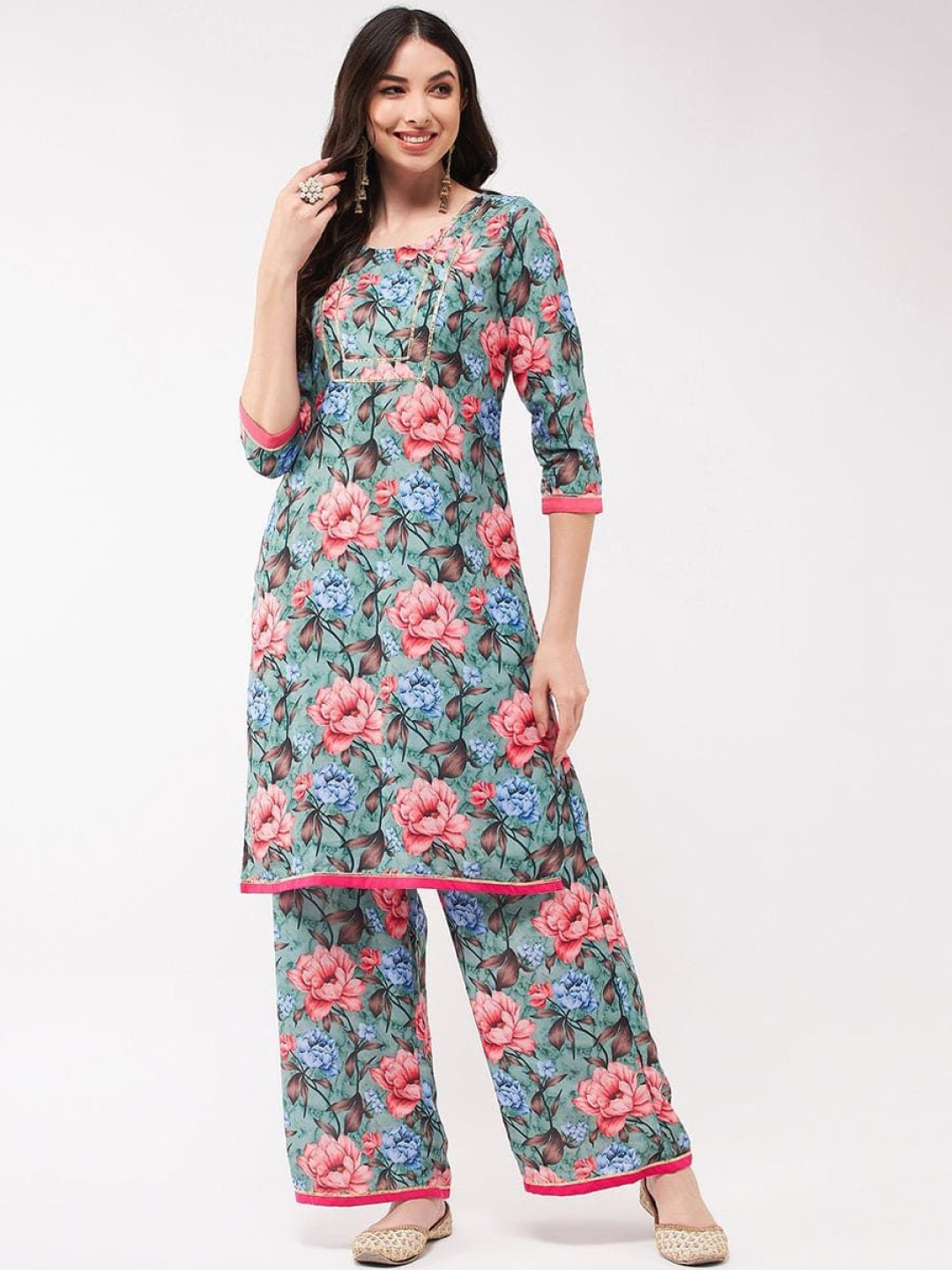 

Pannkh Floral Printed Round Neck Gotta Patti Straight Kurta with Palazzos, Green