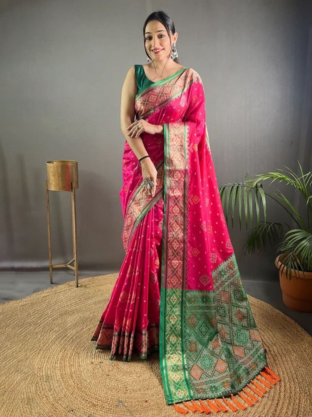 

Mitera Floral Zari Patola Saree, Pink