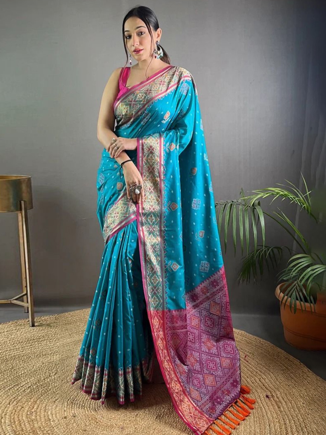

Mitera Floral Zari Patola Saree, Blue