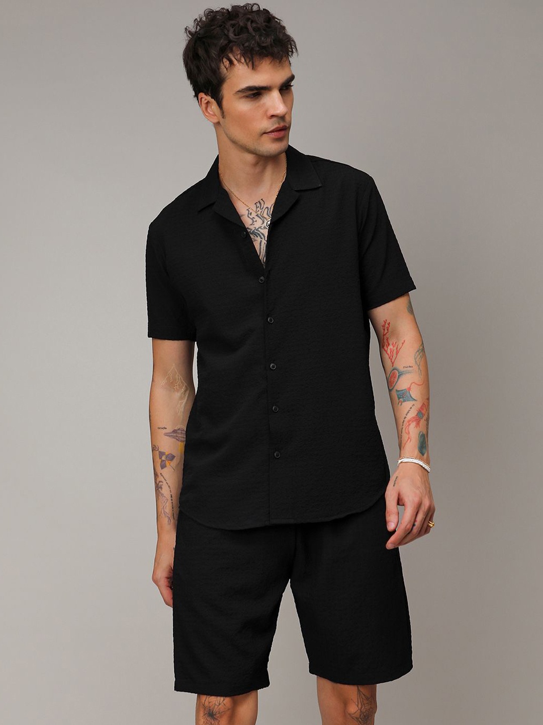 

Campus Sutra Black Spread Collar Shirt & Shorts