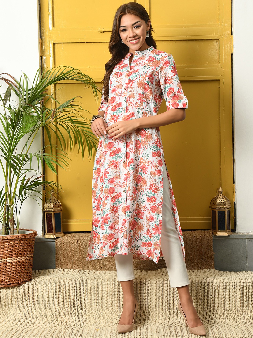 AAYUMI Floral Printed Mandarin Collar Roll-Up Sleeves Kurta with Trouser, White