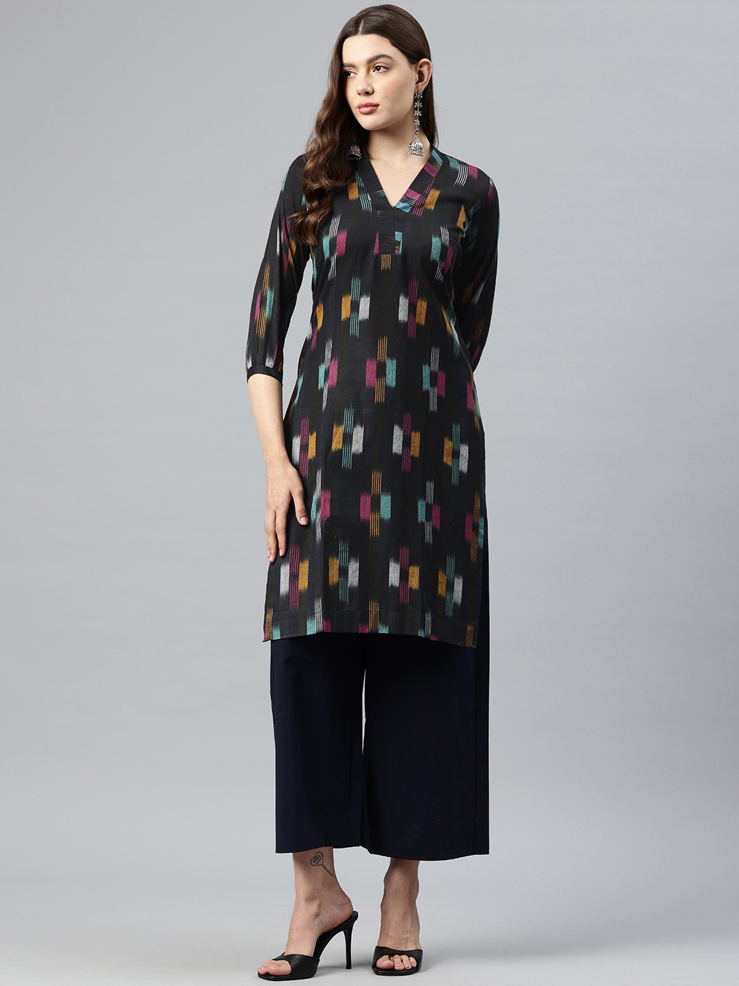 

One Femme Ikat Printed Pure Cotton Kurta, Black