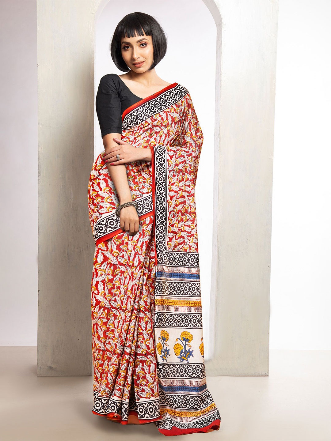 

Unnati Silks Floral Pure Cotton Handloom Bagru Saree, Red