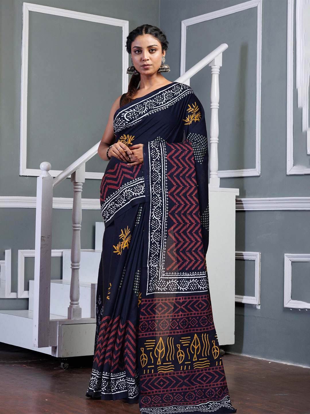 

Unnati Silks Ethnic Motifs Pure Cotton Handloom Block Print Saree, Black