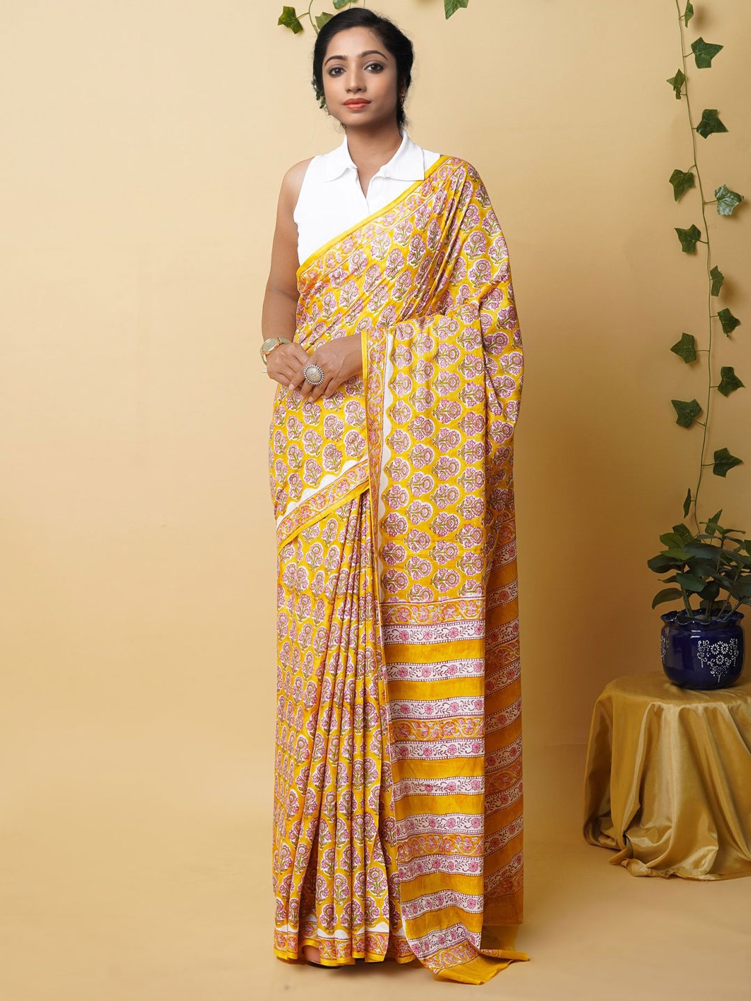 

Unnati Silks Ethnic Motifs Pure Cotton Handloom Block Print Saree, Yellow