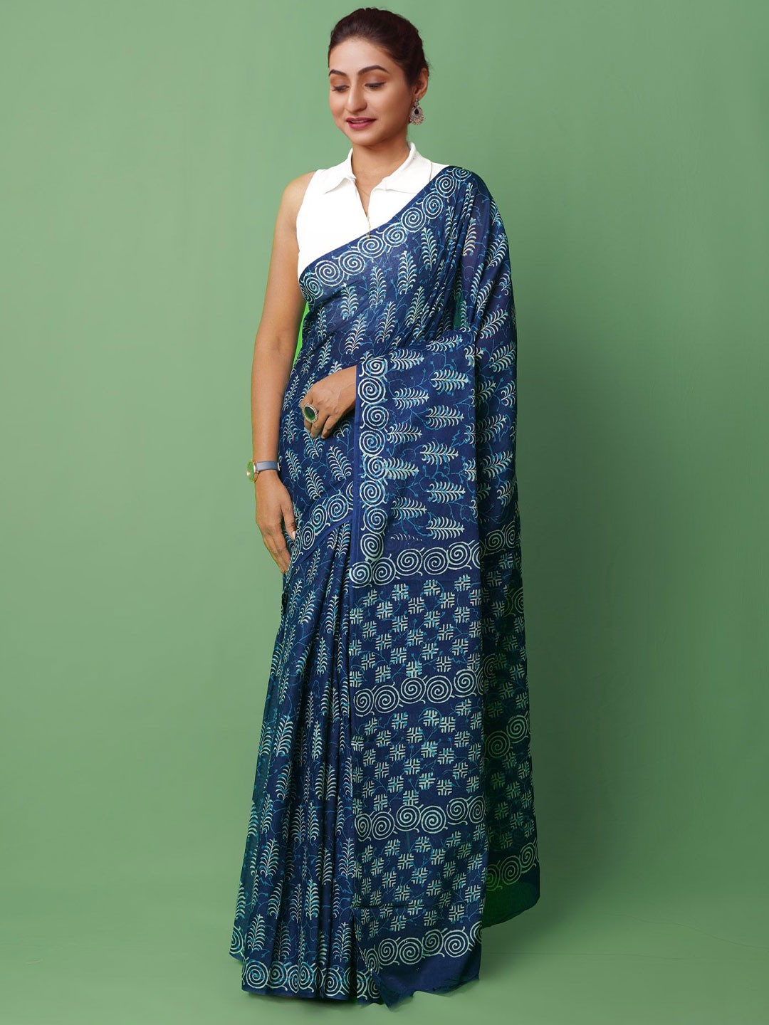 

Unnati Silks Ethnic Motifs Pure Cotton Handloom Block Print Saree, Navy blue