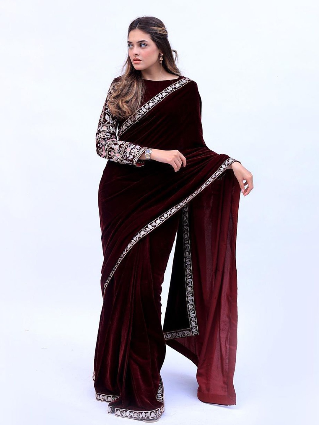 

Fashionuma Embroidered Velvet Saree, Maroon