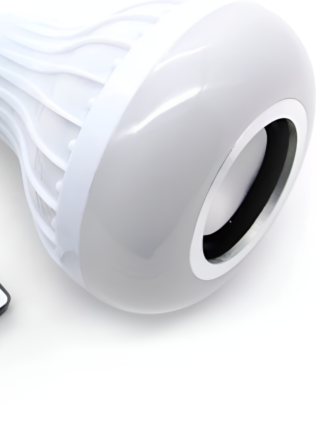 

SPARK WORLD White Wireless Music Playing Remote Controller LED Bulb