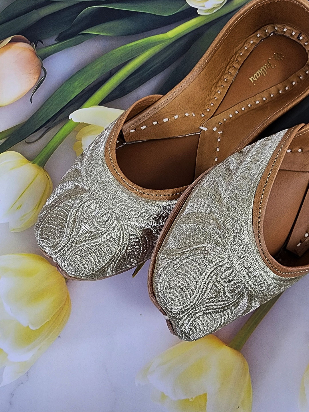 

Fulkari Embellished Round Toe Leather Mojaris, Silver