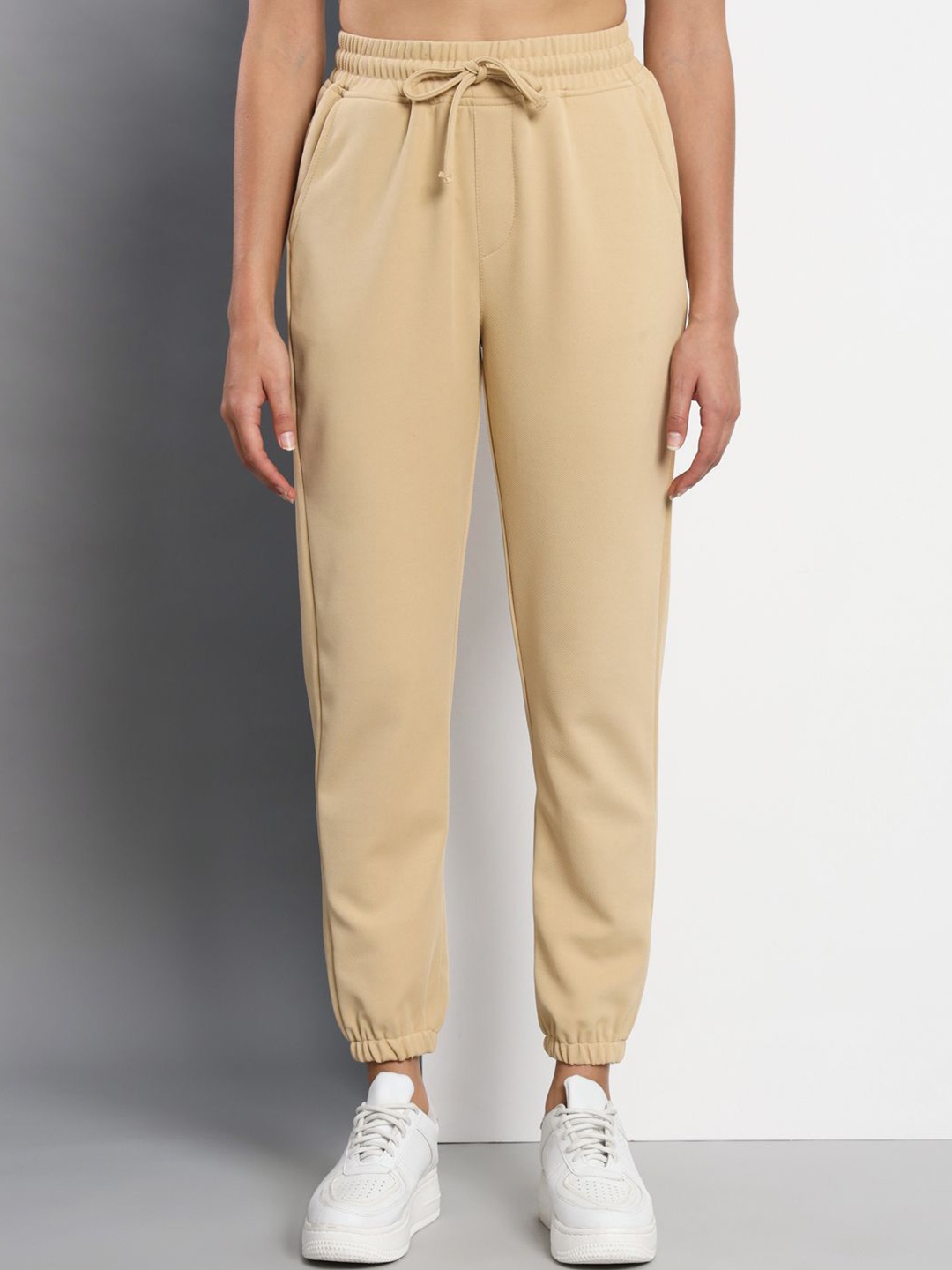 

Q-rious Women Regular Fit Mid-Rise Joggers Trousers, Beige