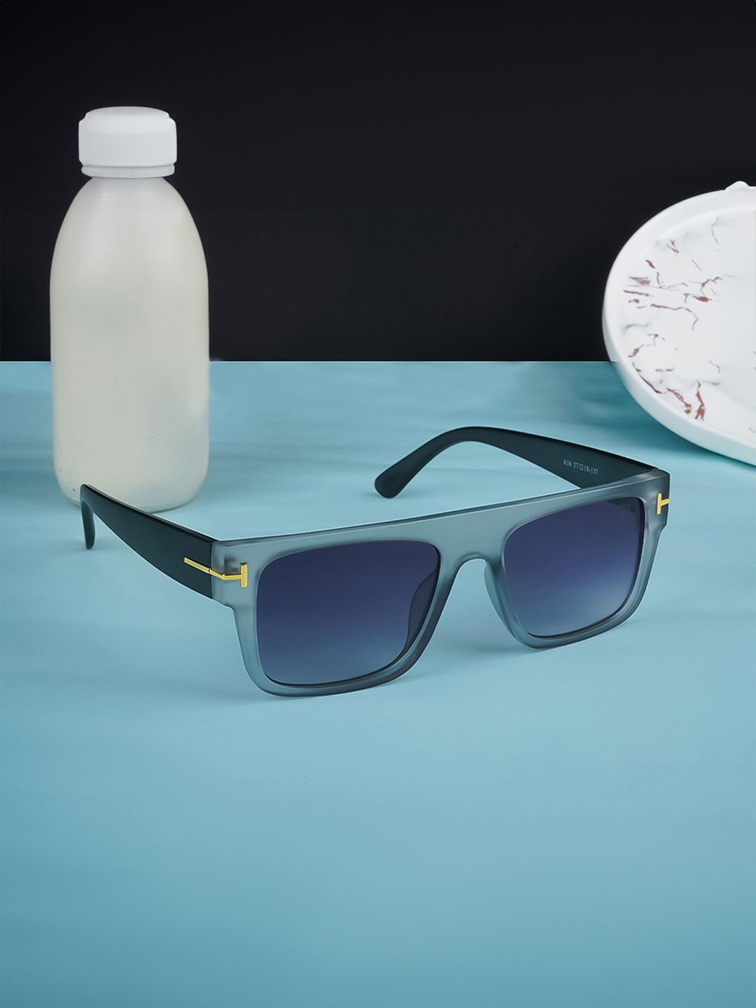 

Voyage Unisex Wayfarer Sunglasses with UV Protected Lens A16MG3933Z, Purple