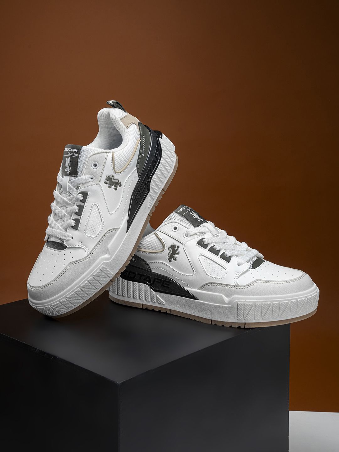 

Red Tape Men Round Toe Sneakers, White