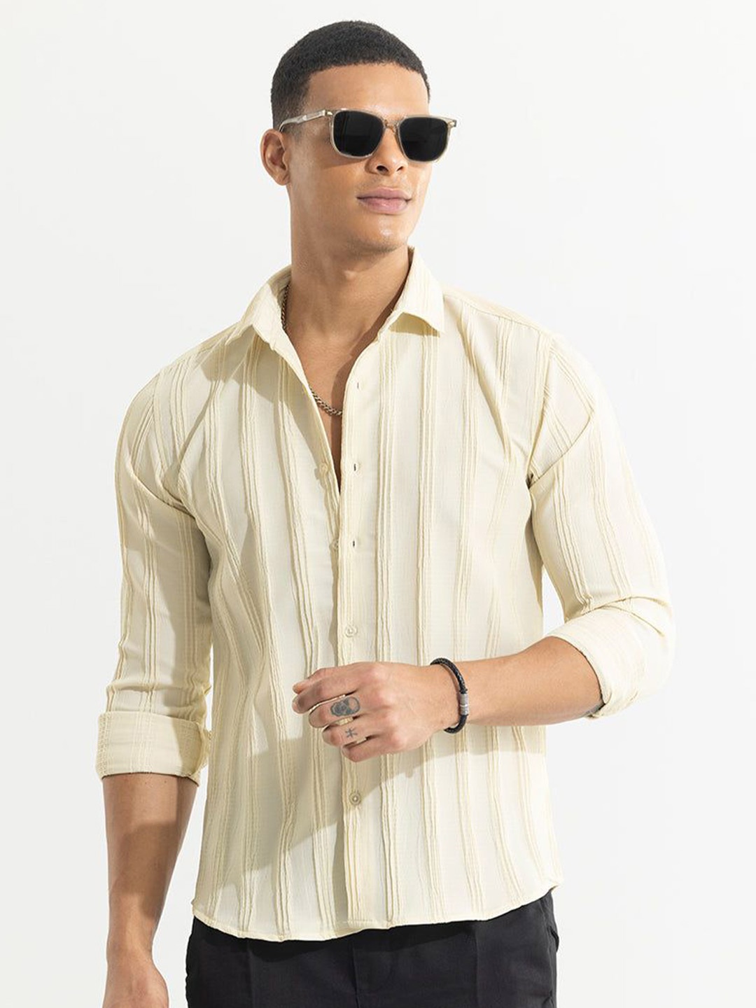 

Snitch Cream Classic Slim Fit Self Design Textured Spread Collar Casual Shirt