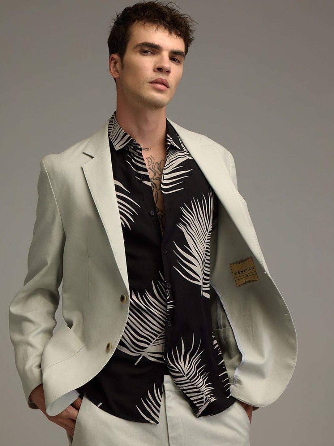 

Snitch Grey Notched Lapel Collar Single-Breasted Casual Blazer