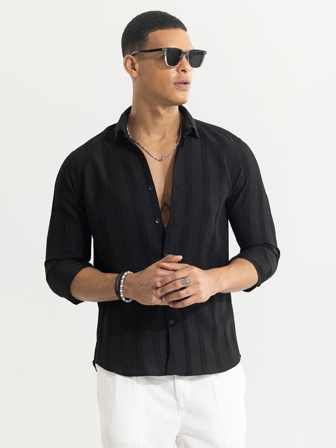 

Snitch Black Classic Slim Fit Self Design Textured Spread Collar Casual Shirt