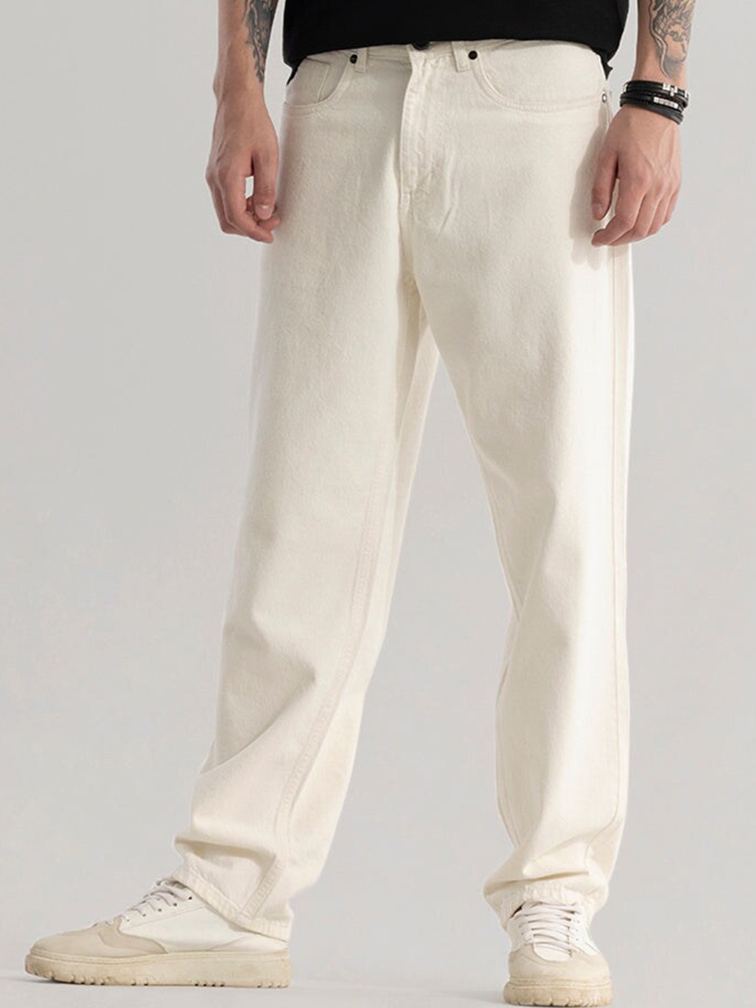

Snitch White Men Relaxed Fit Mid Rise Clean Look Light Fade Stretchable Jeans
