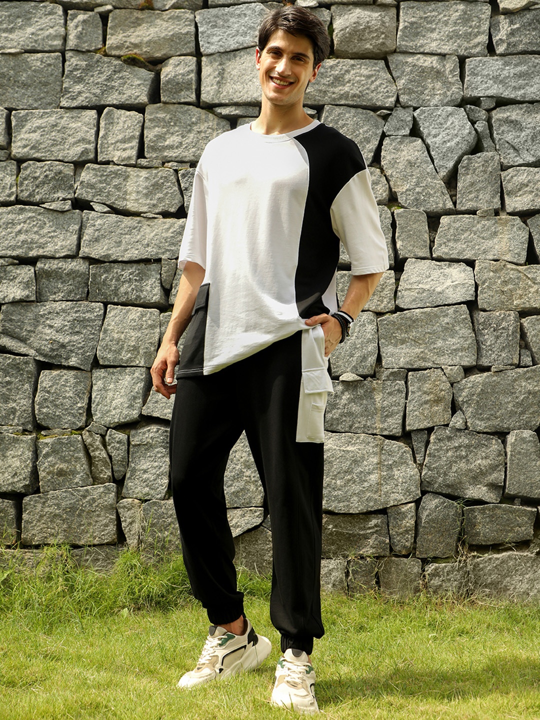 

NOBERO Colourblocked Round Neck Short Sleeves Oversized T-shirt & Joggers, White