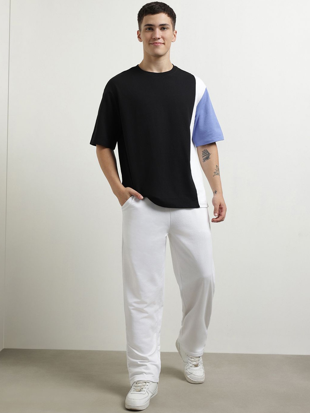 

NOBERO Men Oversized Colorblocked Co-ords, Black