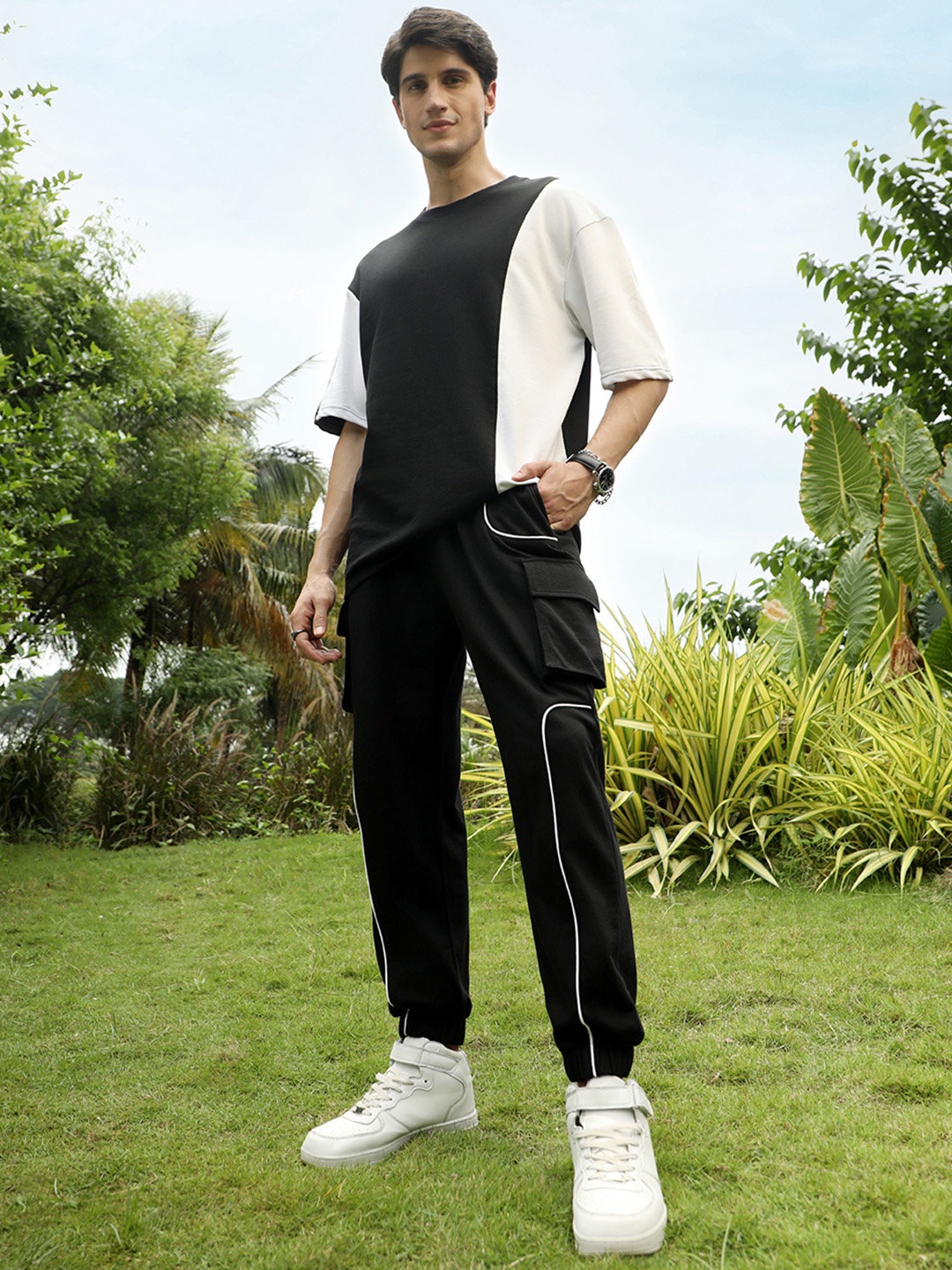 

NOBERO Men Oversized Colorblocked Co-ords, Black
