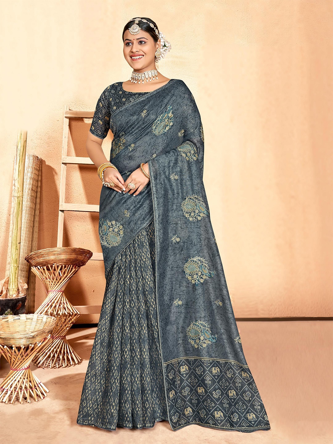 

ALAGINI Ethnic Motifs Embroidered Heavy Work Chanderi Saree, Grey