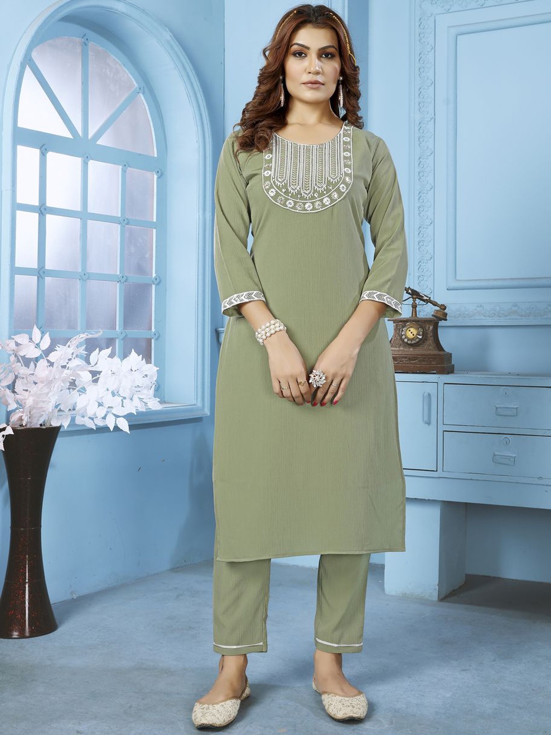

Rujave Ethnic Motifs Embroidered Regular Thread Work Straight Kurta & Trousers, Sea green