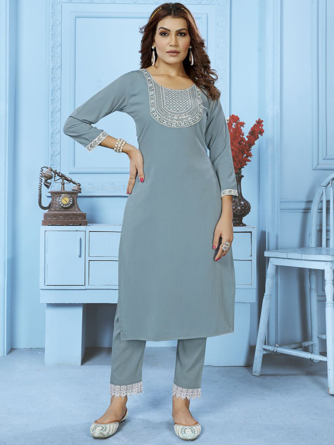 

Rujave Floral Embroidered Pure Cotton Straight Kurta With Trousers, Blue