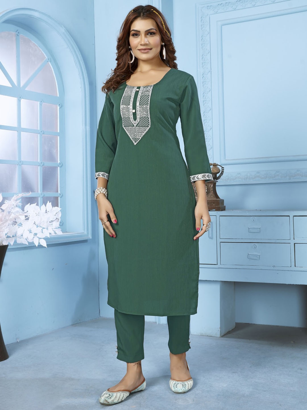 

Rujave Embroidered Straight Kurta Set, Green