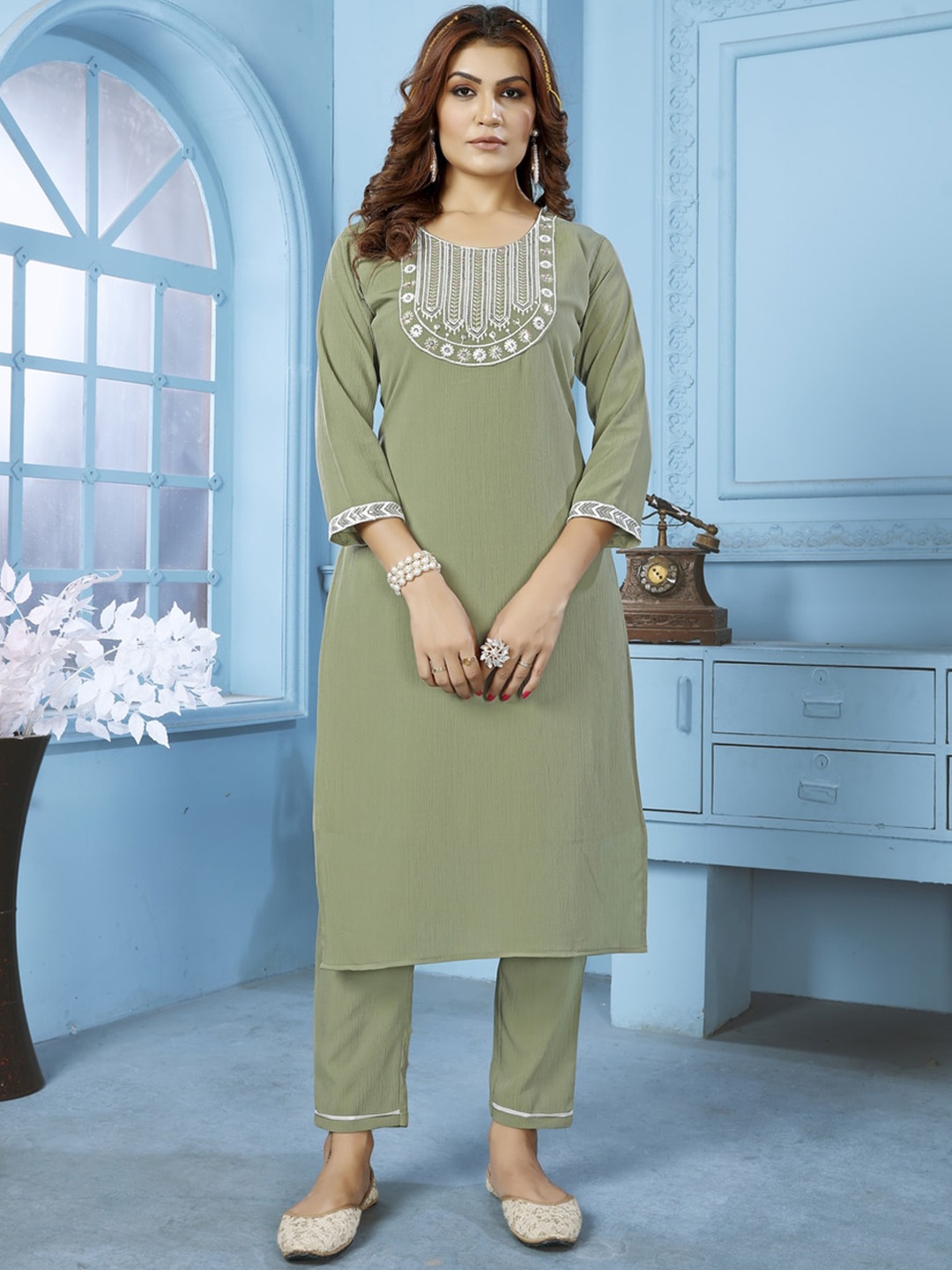 

Rujave Floral Embroidered Pure Cotton Straight Kurta With Trousers, Sea green