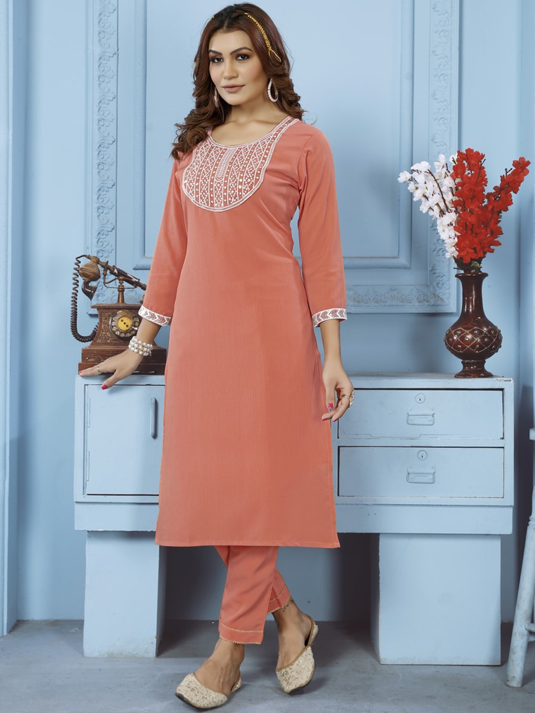

Rujave Floral Embroidered Straight Kurta With Trousers, Peach